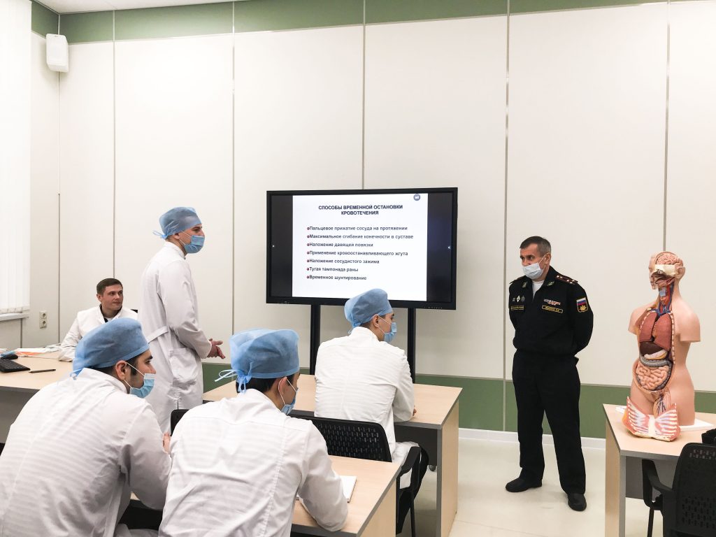 Начало обучения специалистов Военно-медицинской академии в школе сестёр и братьев милосердия